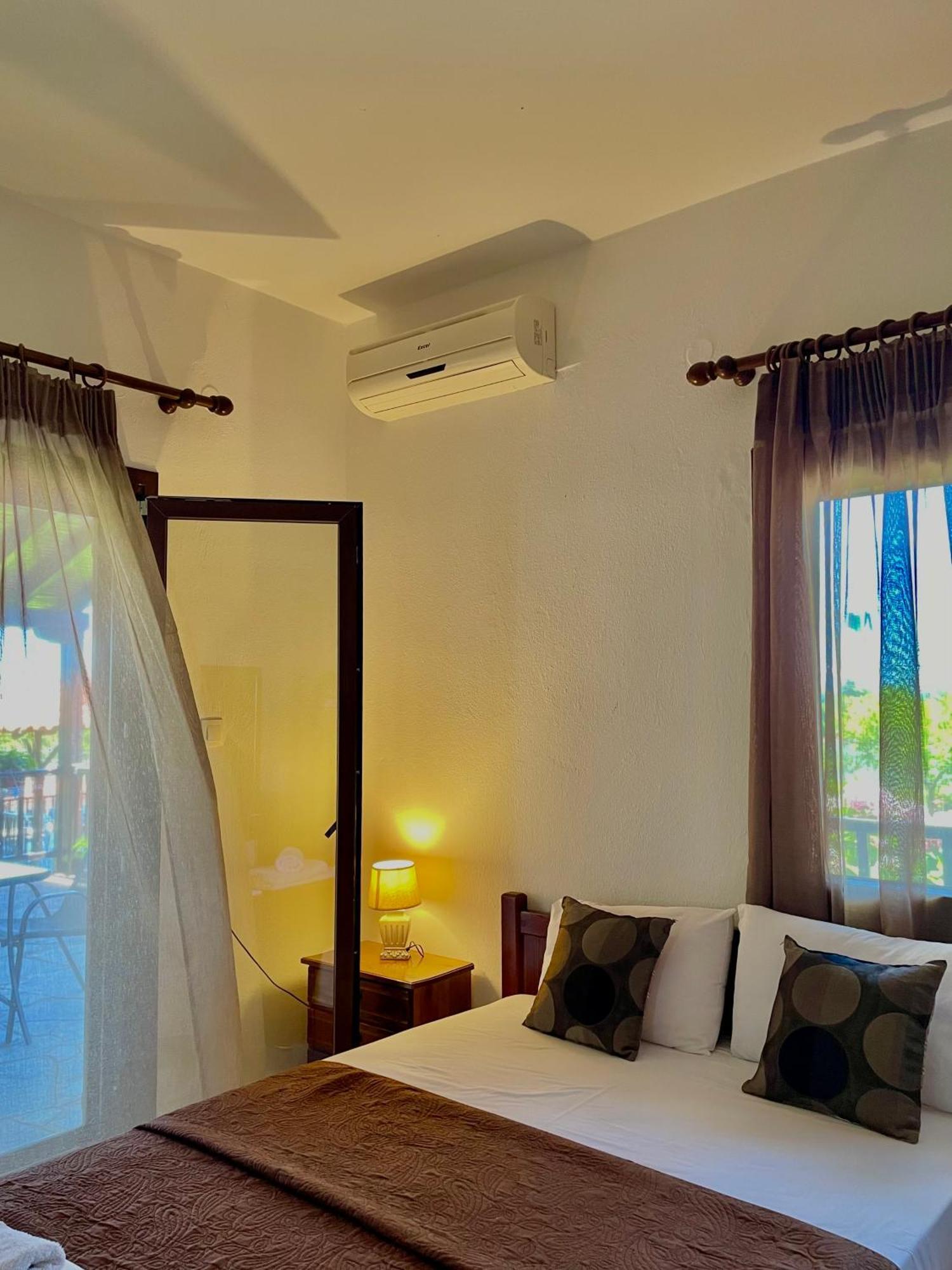 Anna Dani Apartments Vourvourou Esterno foto