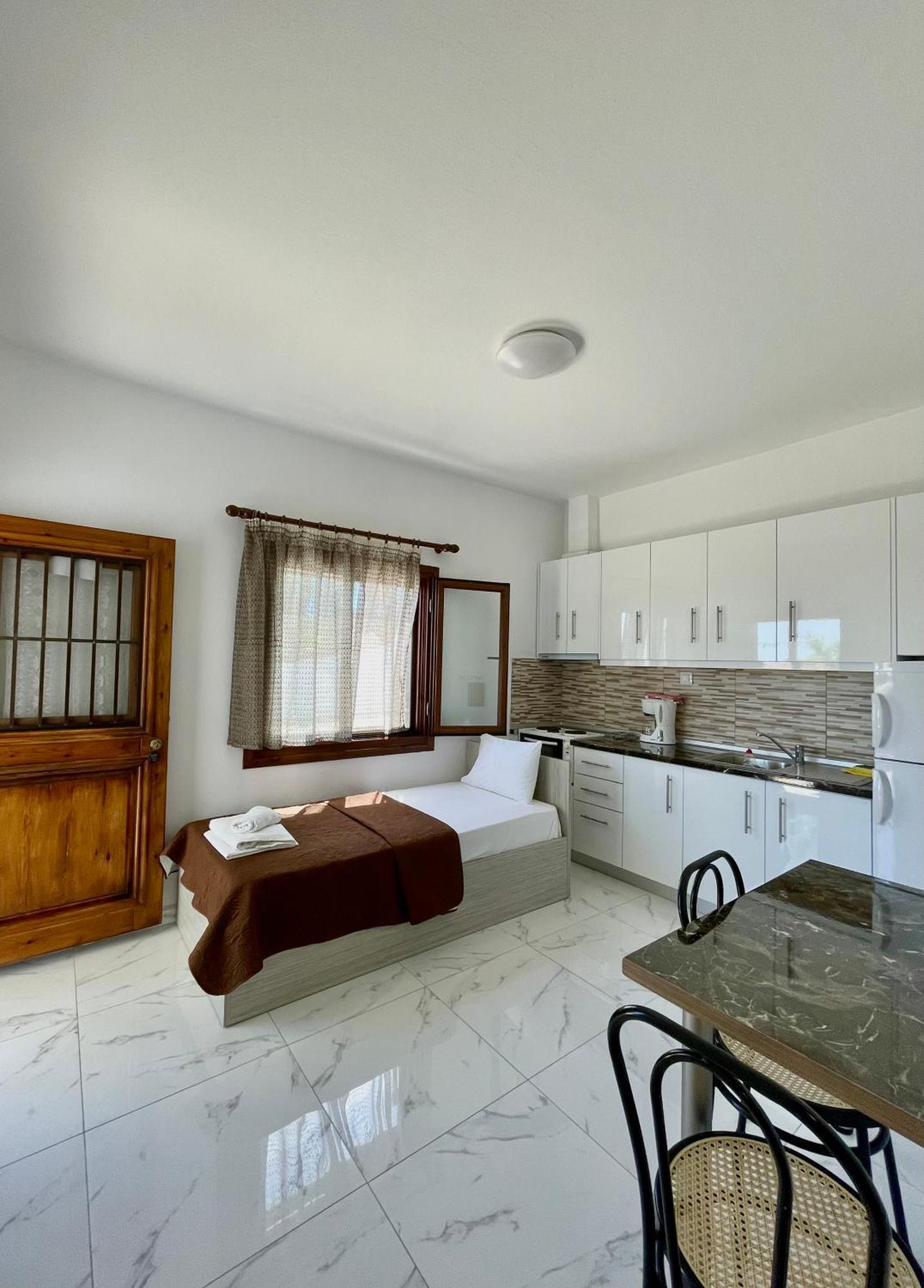Anna Dani Apartments Vourvourou Esterno foto