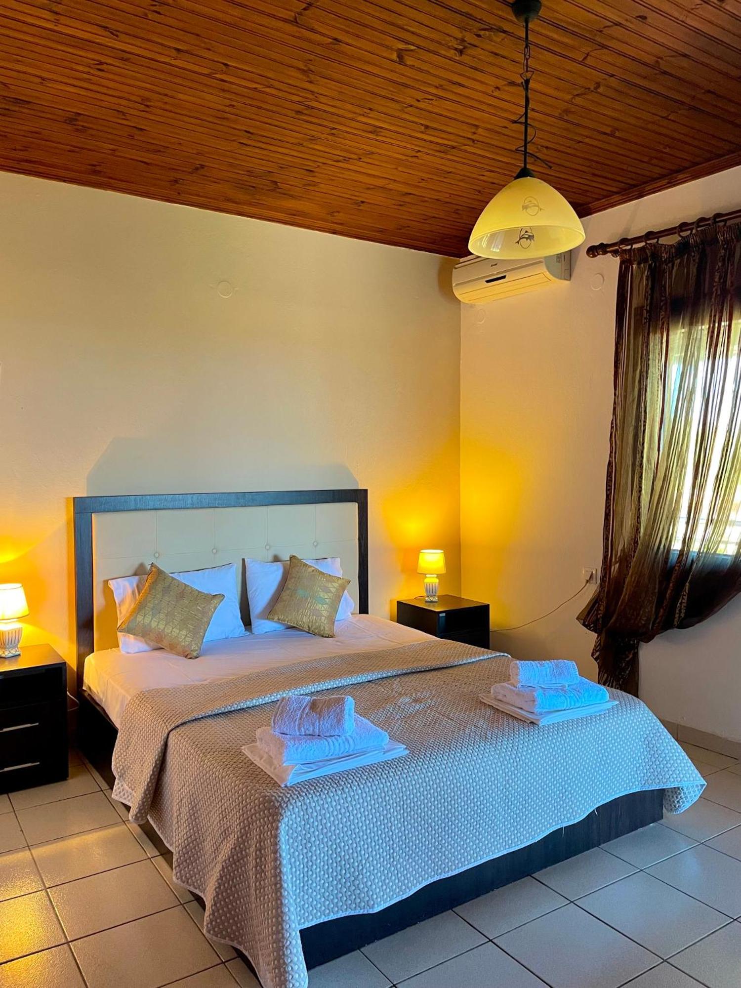 Anna Dani Apartments Vourvourou Esterno foto